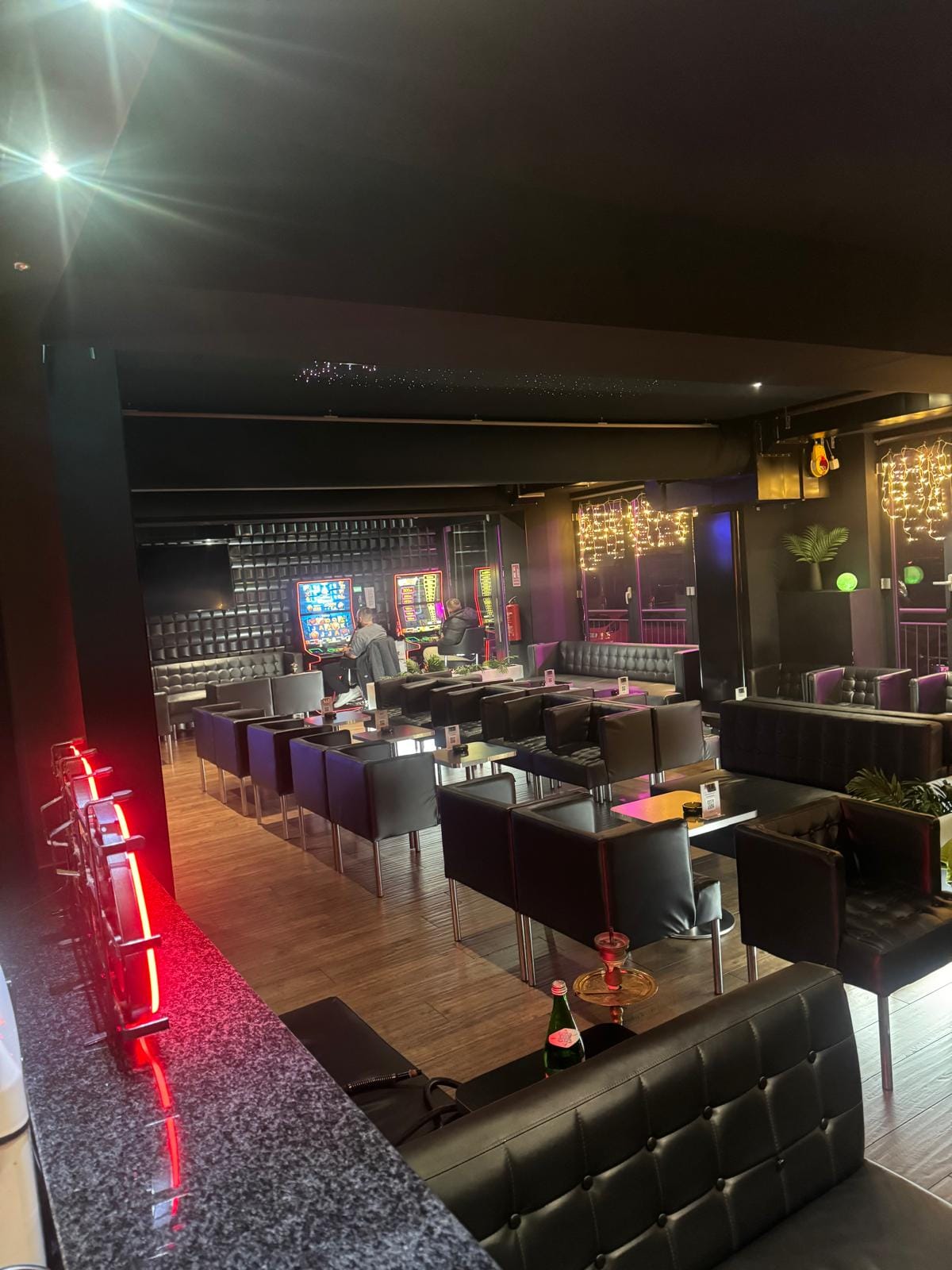 Elegante Bar-Theke in unserer Lounge